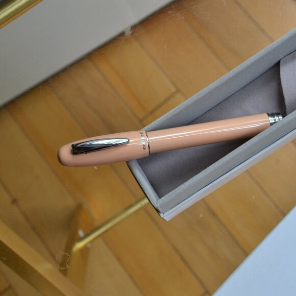 Cacharel Style Ball Pen With Box - Picture 4 of 7